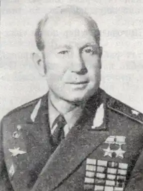Советские космонавты.