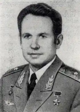 Советские космонавты.