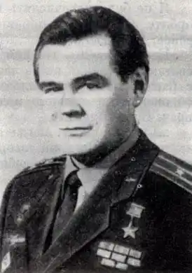 Советские космонавты.