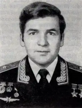 Советские космонавты.