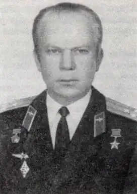 Советские космонавты.