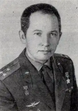 Советские космонавты.