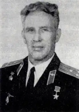 Советские космонавты.