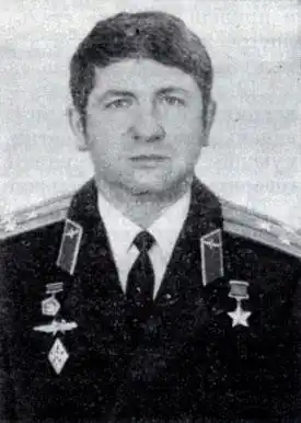 Советские космонавты.