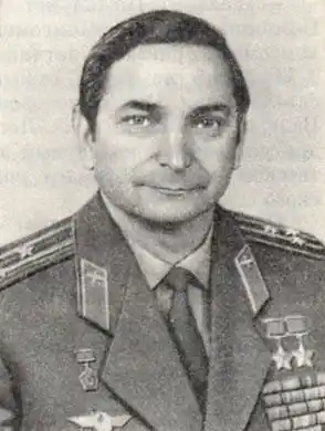 Советские космонавты.