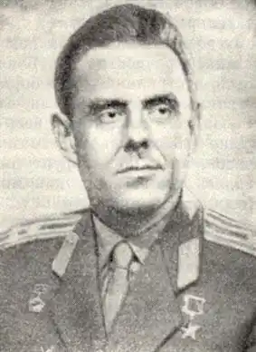 Советские космонавты.