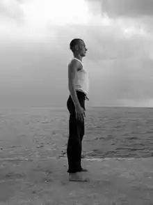 ����.
