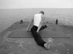 ����.