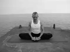 ����.